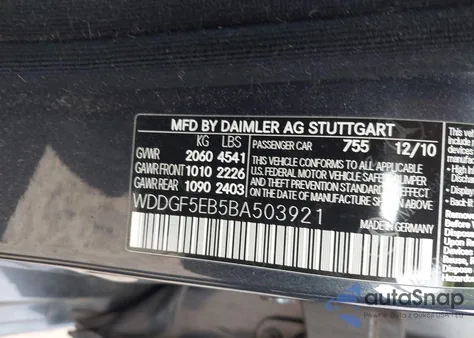 2011 Mercedes-Benz C 300 Sport z USA, uszkodzony, nr VIN WDDGF5EB5BA503921